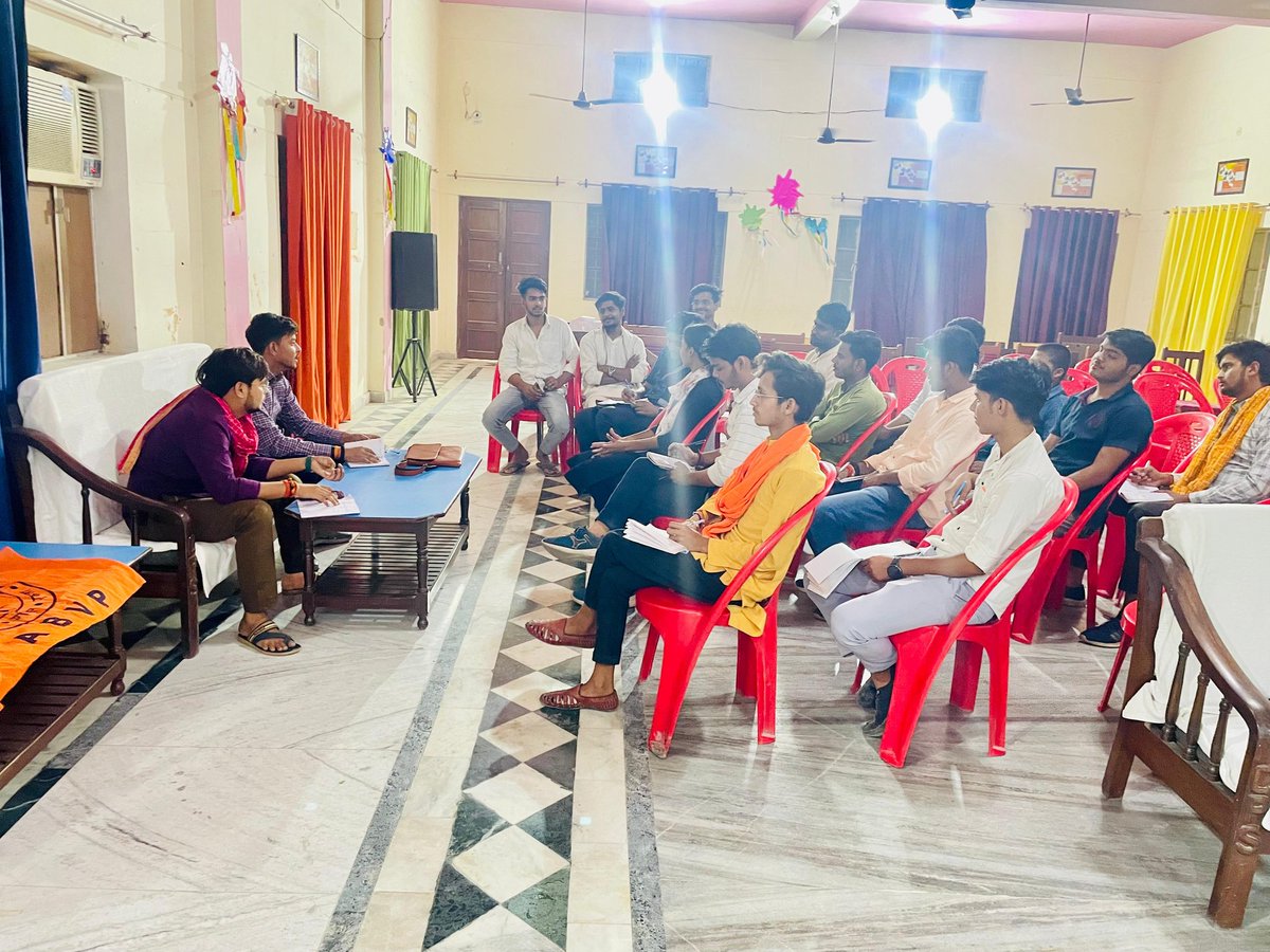 abvpforfatehpur's tweet photo. अभाविप फतेहपुर जिले की प्रमुख कार्यकर्ता बैठक चिल्ड्रेन पब्लिक स्कूल,फतेहपुर में संपन्न हुई।बैठक में  सभी कार्यकर्ताओं से मतदाता जागरूकता अभियान की समीक्षा,आगामी प्रांत अभ्यास वर्ग,इकाई गठन एवं सदस्यता के बारे में वृहद चर्चा की। https://t.co/rrK0IFS6Jg