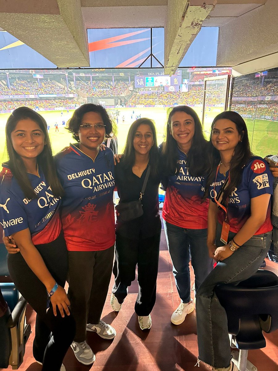 Our queens & jemimah Rodrigues is here to support #RCB 💪

#RCBvCSK #CSKvsRCB 
#IPL2024 #Crickettwitter