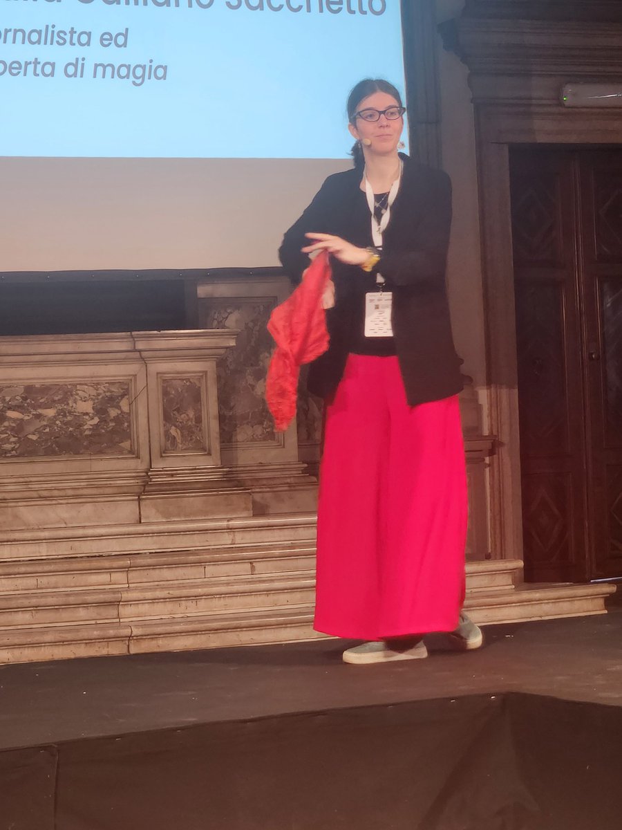 Giulia Galliano Sacchetto, MagaG, Attenzione: scegliere consapevolmente di vivere una situazione. La magia quando fatta bene consente di recuperare il presente. I comunicatori, come i bravi maghi, possono riuscire a concentrare l'attenzione sul messaggio, dove desiderano.