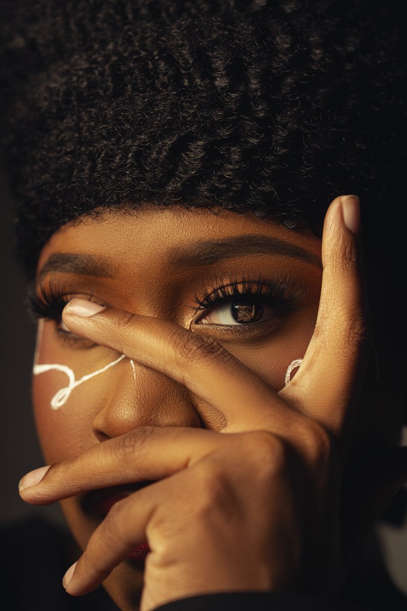 qphotography___'s tweet image. Took me like 2 hours to make this headpiece for this but here’s the final results 🖤