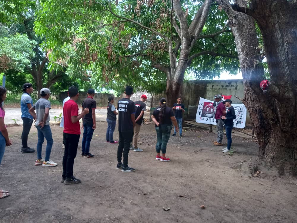 ¿Y La Juventud Dónde Esta? ¡Apoyando a Nicolás! Desde temprano damos inicio con La entonación de nuestro Himno @TupamaroMRT_ a nuestro encuentro da la Juventud del @BloqueLlanero con la participación de @JuventudMRTVzla de los Edo Portuguesa, Barinas Y Cojedes. @NicolasMaduro