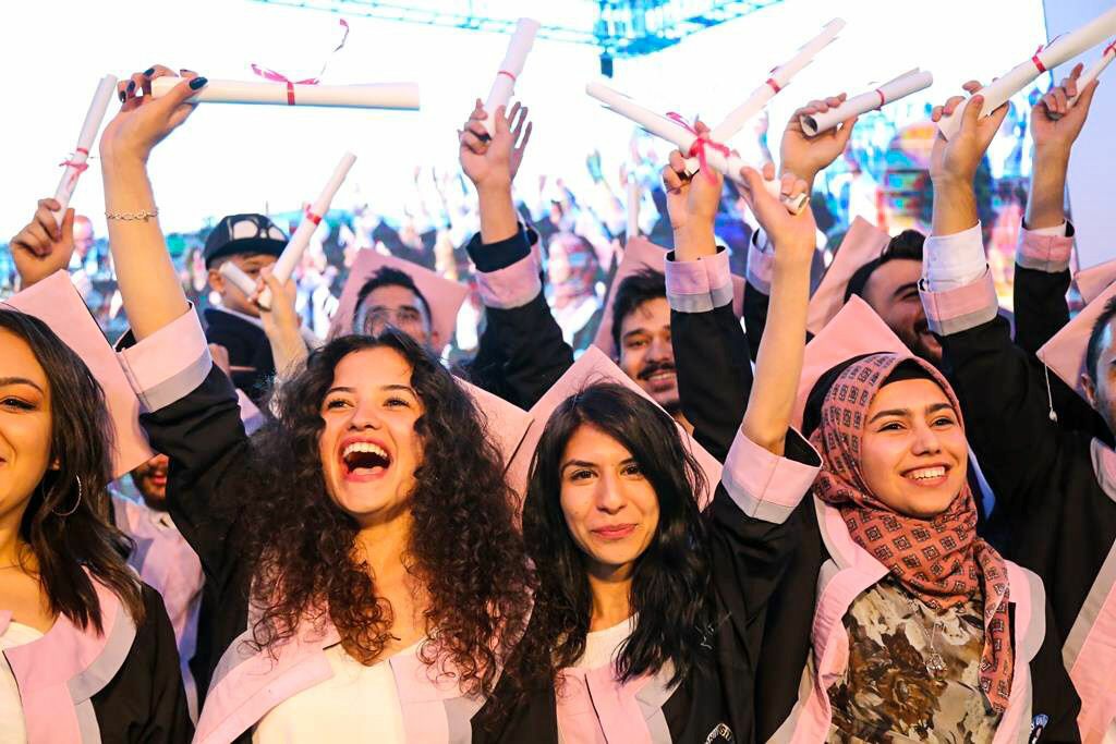 aksarayedutr's tweet image. “Bütün ümidim gençliktedir.” diyen Atamızı saygı ve minnetle anıyor; geleceğimizin teminatı gençlerimizin 19 Mayıs Atatürk’ü Anma, Gençlik ve Spor Bayramı’nı kutluyoruz.🇹🇷

#19Mayıs #19MayısAtatürküAnmaGençlikveSporBayramı #19Mayıs1919 #Samsun #Aksaray #AksarayÜniversitesi #ASÜ