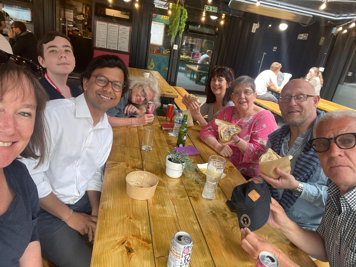 JoStevensLabour's tweet photo. Beautiful weather in Barry for our campaign sessions for Vale of Glamorgan @UKLabour @WelshLabour #GeneralElection candidate @KanishkaNarayan Loads of teams out and a very tidy lunch stop @Goodshedsbarry Thanks to every single resident who spoke to us and for all the support 🌹 https://t.co/1uuQK4fQzA