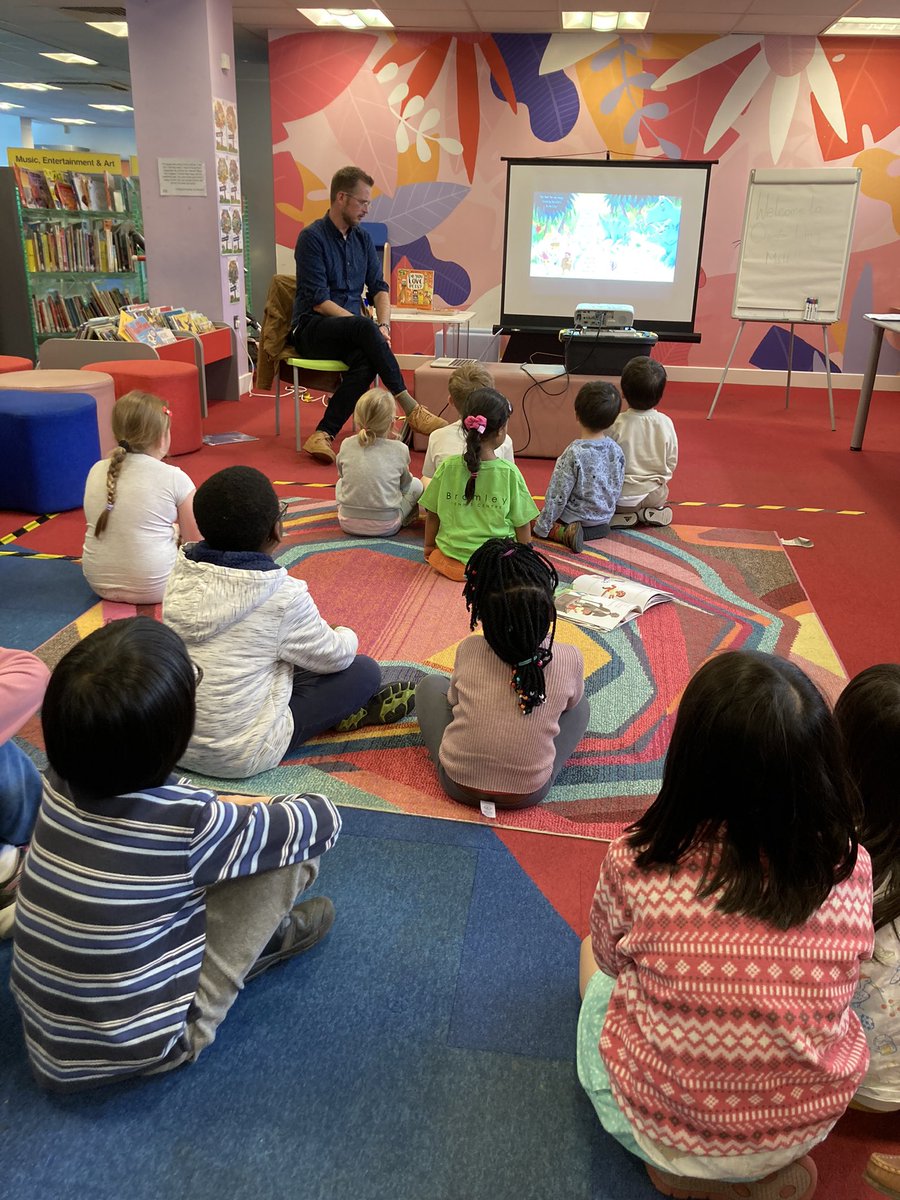 @drawingmatt at #OrpingtonLibrary right now! #OrpingtonLiteraryFestival @LBofBromley @Orpington1st @Better_UK