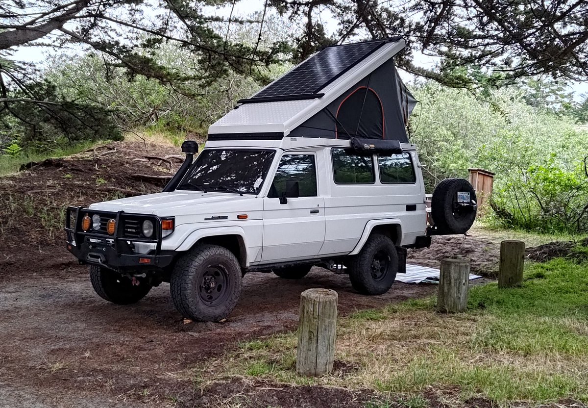 CartallicaX1's tweet image. Spotted in CA:

Toyota Land Cruiser Troop Carrier.

Also known as the #Troopy by our Aussie friends.

Awesome #overlanding set up.