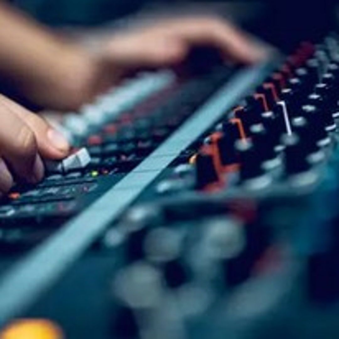 We were fortunate to take a selection of Music Technology students to Abbey Road Studios, where they had a tour of the institute and the educational facilities. They took part in a mixing workshop with Charlie Thomas (a producer who has worked with the likes of One Direction!