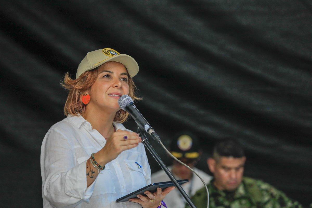 Desde la subregión de La Mojana, la ministra @jmojicaflorez anunció un gran paquete de medidas conjuntas 🤝🏾 para atender las necesidades de las personas afectadas por la emergencia en el sector de Caregato. 👨🏾‍🌾👩🏾‍🌾Habrá acompañamiento y seguimiento permanente de funcionarios de