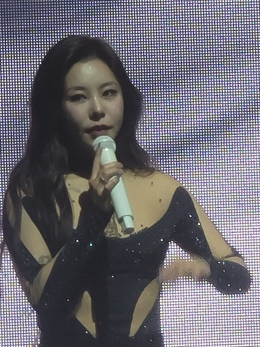 mayshallwin's tweet photo. GAWDDDD WHEEIN WAS SO GOOOOOOD LAST NIGHT ZJNXKSKNZ

#wheein #wheeinthemood #concert #wheeinworldtour https://t.co/fKvuWoWxIO