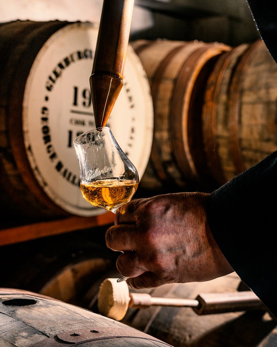 Tasting tradition in every drop this #WorldWhiskyDay, blended perfectly by our master blender, Sandy Hyslop. 🥃 #StayTrue #ScotchWhisky