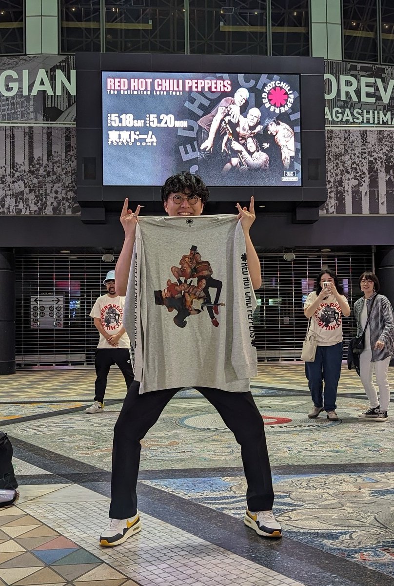 enzan_taro_'s tweet photo. 相方と一緒にレッチリ行ってきました。
史上最強最高のスタジオ練、みたいなむちゃくちゃ格好いいライブだった。 https://t.co/tf9ycrN130