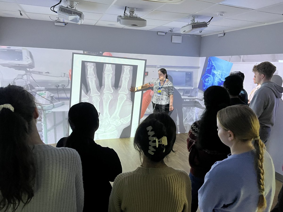 EdSwft's tweet image. Full house for our Summer School at @nhsswft - great enthusiasm in the room ⭐️