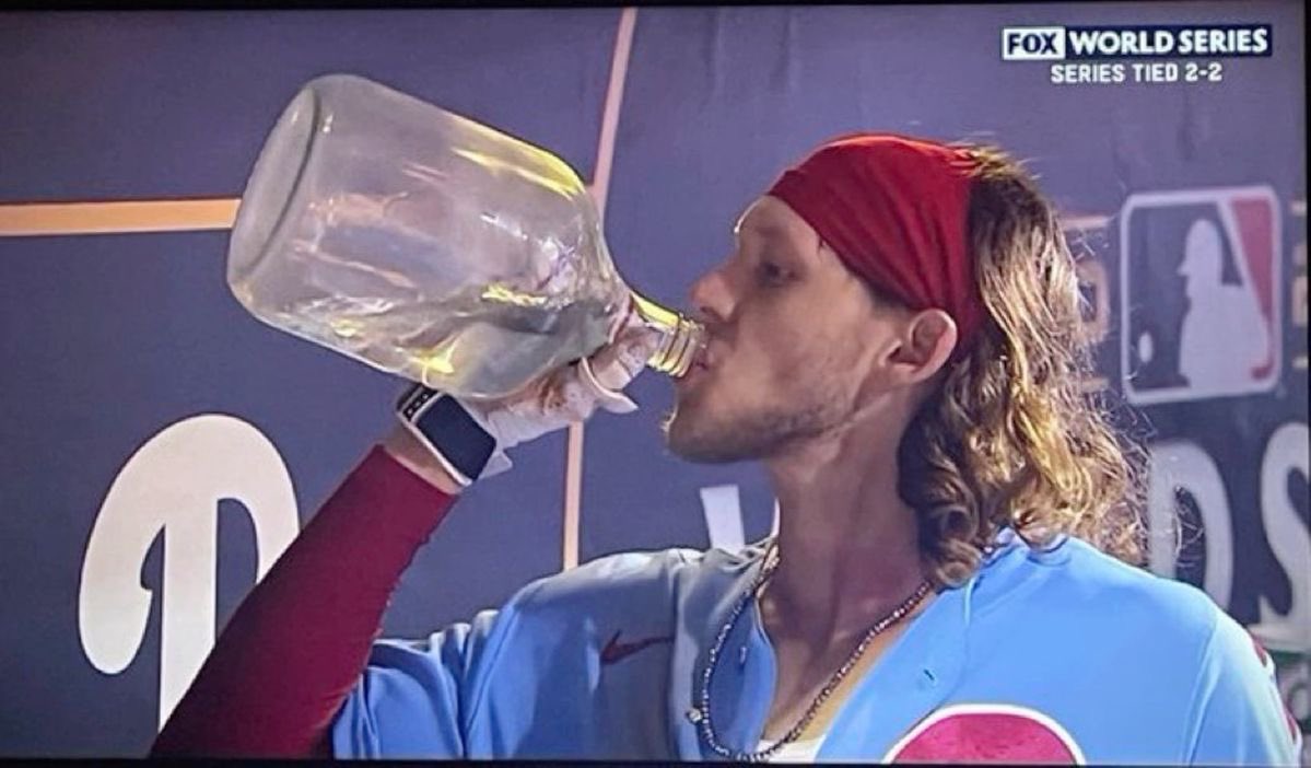 RhysPiecesss's tweet photo. He brought his jug to the World Series https://t.co/nH40IhugvQ