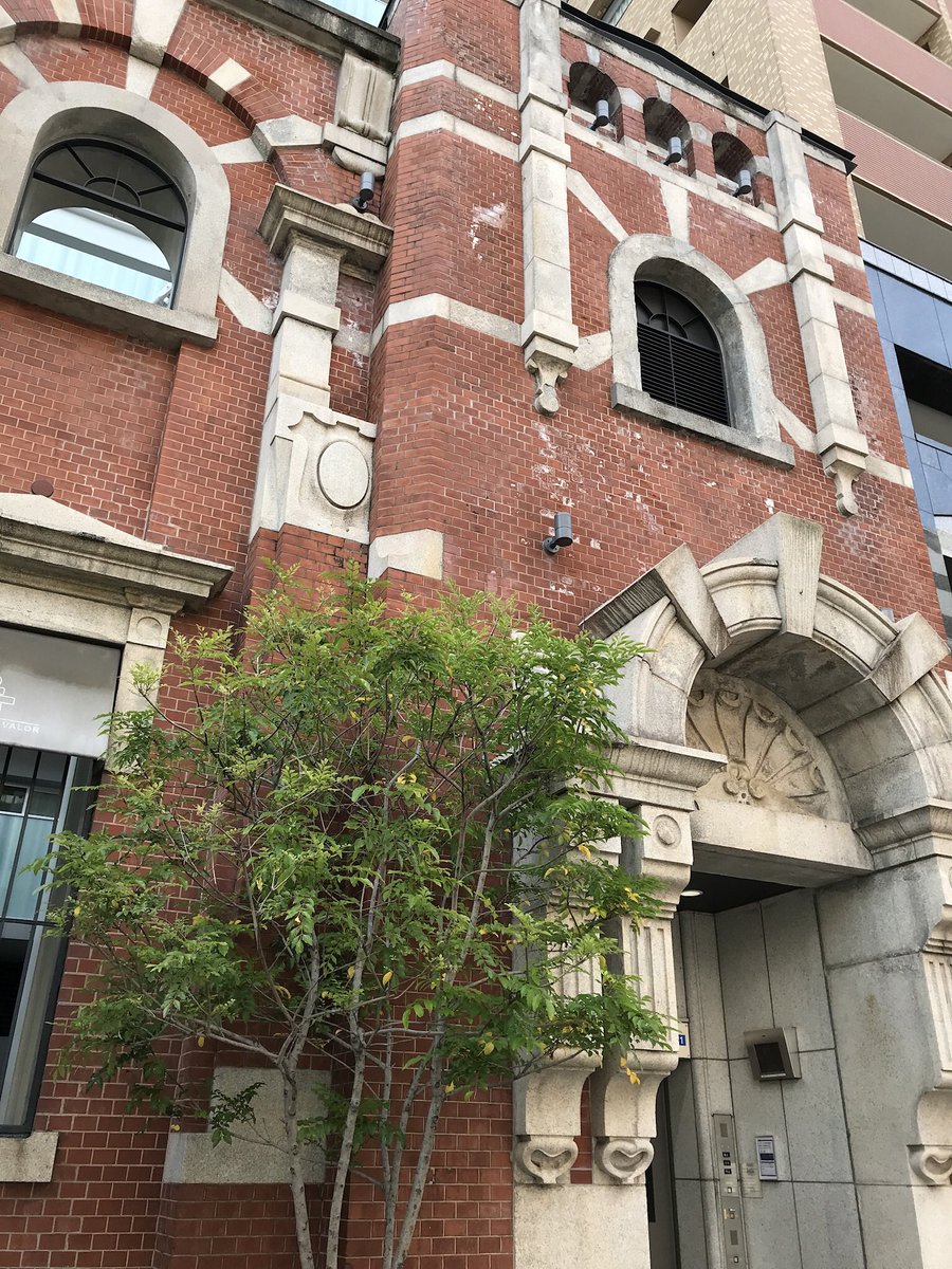 神戸の名建築を見学するday② 

旧第一銀行神戸支店の外壁
（みなと元町駅）