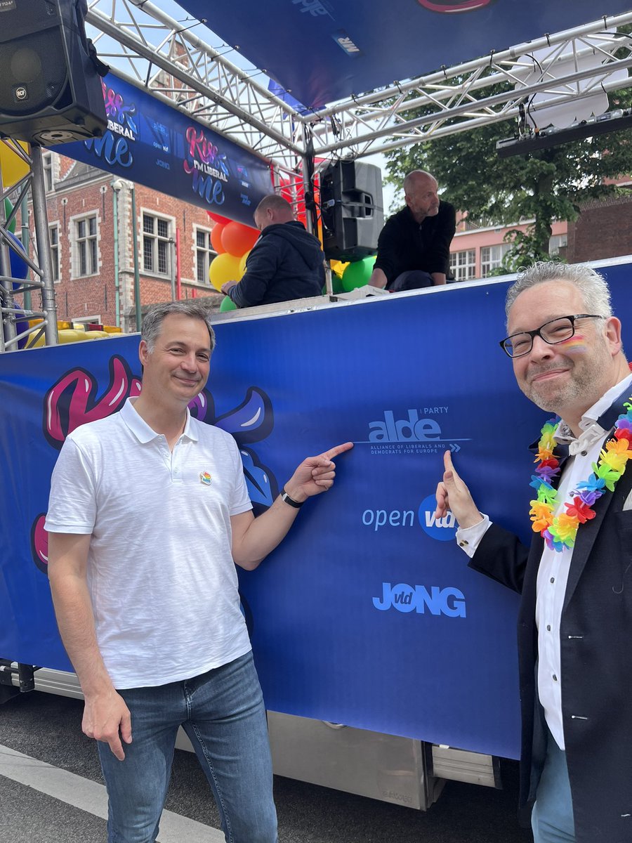 DdeSchaetzen's tweet photo. Proud to show the @ALDEParty support for LGBTQIA+ rights and freedoms with Prime Minister @alexanderdecroo and MR lead candidate @Sophie_Wilmes ! The fight is far from over 🏳️‍🌈🏳️‍⚧️ . #BrusselsPride https://t.co/40LmTZH1Fv