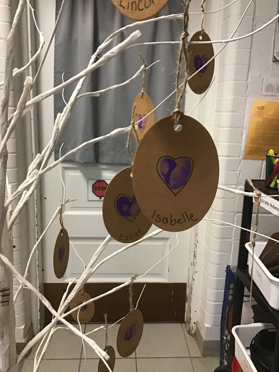 Check out our year end Peace Tree <a href="/mountsfieldps/">Mountsfield Public School</a> Our Ss love the school and community and adorned our tree with purple thumbprint hearts in our school colour.  Way to go Mustangs! @tvdsb <a href="/TVDSB/">Thames Valley DSB</a>Kinder <a href="/PeaceTreeDay/">Peace Tree Day</a>