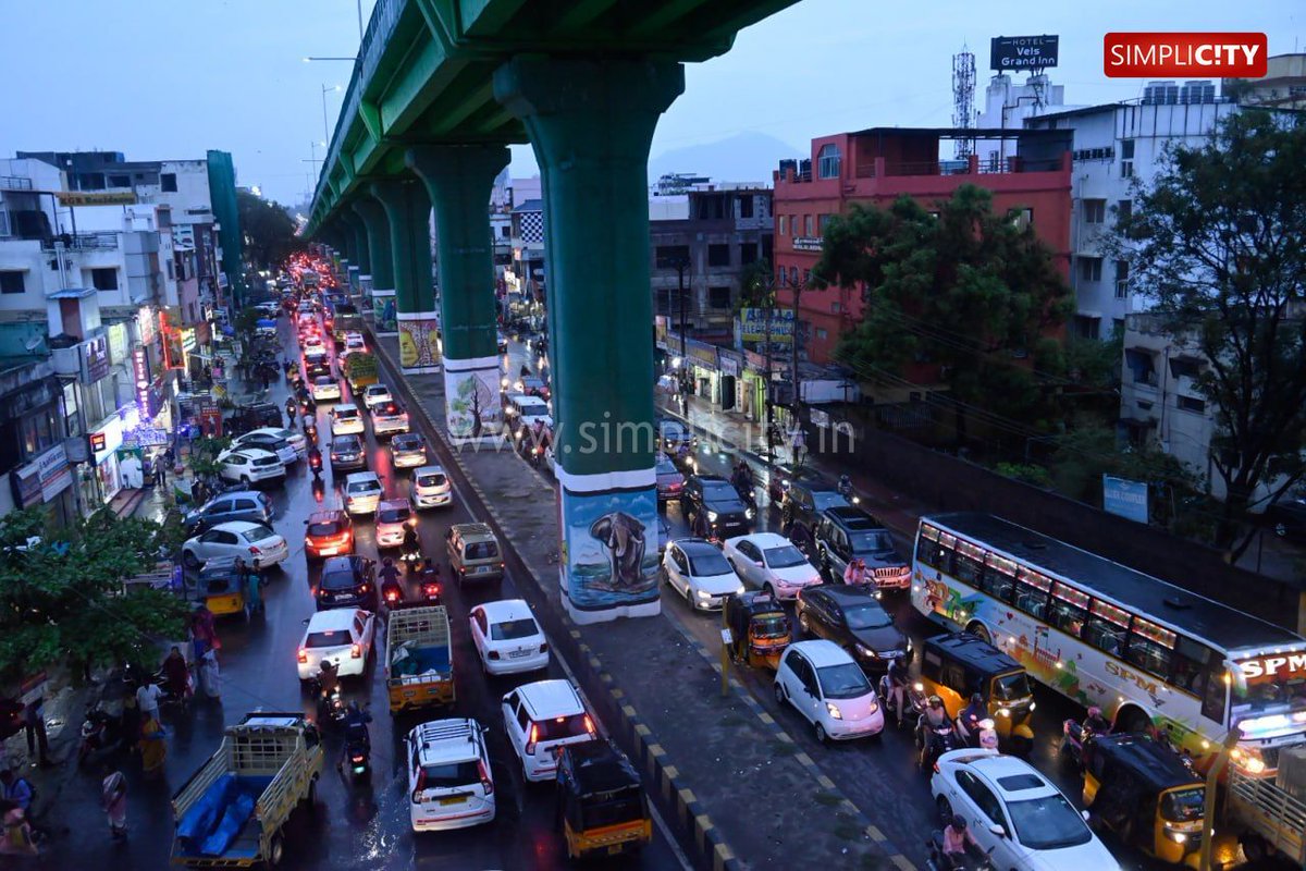 #Photostory Heavy Rainfall in Coimbatore Disrupts Traffic on 100 Feet Road