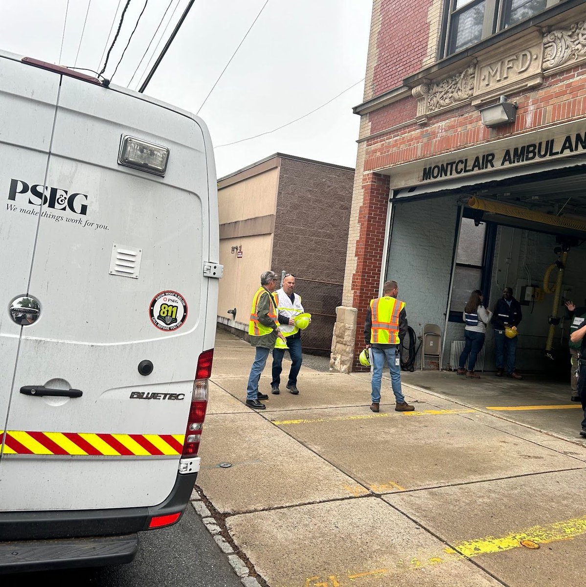 MontclairEMS's tweet photo. 🚨Safety First! 🚨 

Last Week, the Montclair Ambulance Unit joined forces with PSE&amp;G and other local first responders for a comprehensive gas emergency simulation. This hands-on training ensures we’re ready to keep you safe and secure. 🚑  #StayReady https://t.co/oFpJdwxcTP
