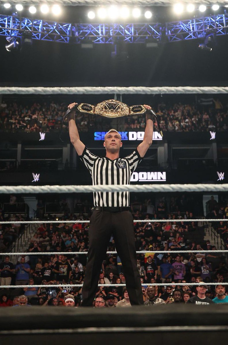 WWEChipDanning's tweet image. Nearly 19 years after my 1st match I feel very fortunate to be able to say I had the opportunity to referee a match for the WWE World Heavyweight Championship
Work hard. Chase your dreams. Be good to people.
I love my job! 💙
#WWE #SmackDown #Grateful