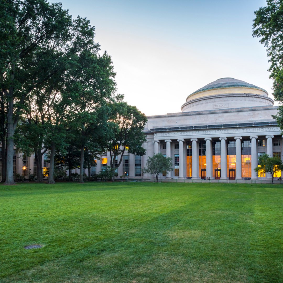 Lace up those sneakers and let's go for a walk! A walking tour of course. HNE hits the road NEXT WEEKEND for our Modern Architecture Walking Tours of Harvard (Saturday) and MIT (Sunday). Shall we?
•
See you there! ➡️ shorturl.at/goxB3
•
#Cambridge #MA #WalkingTour