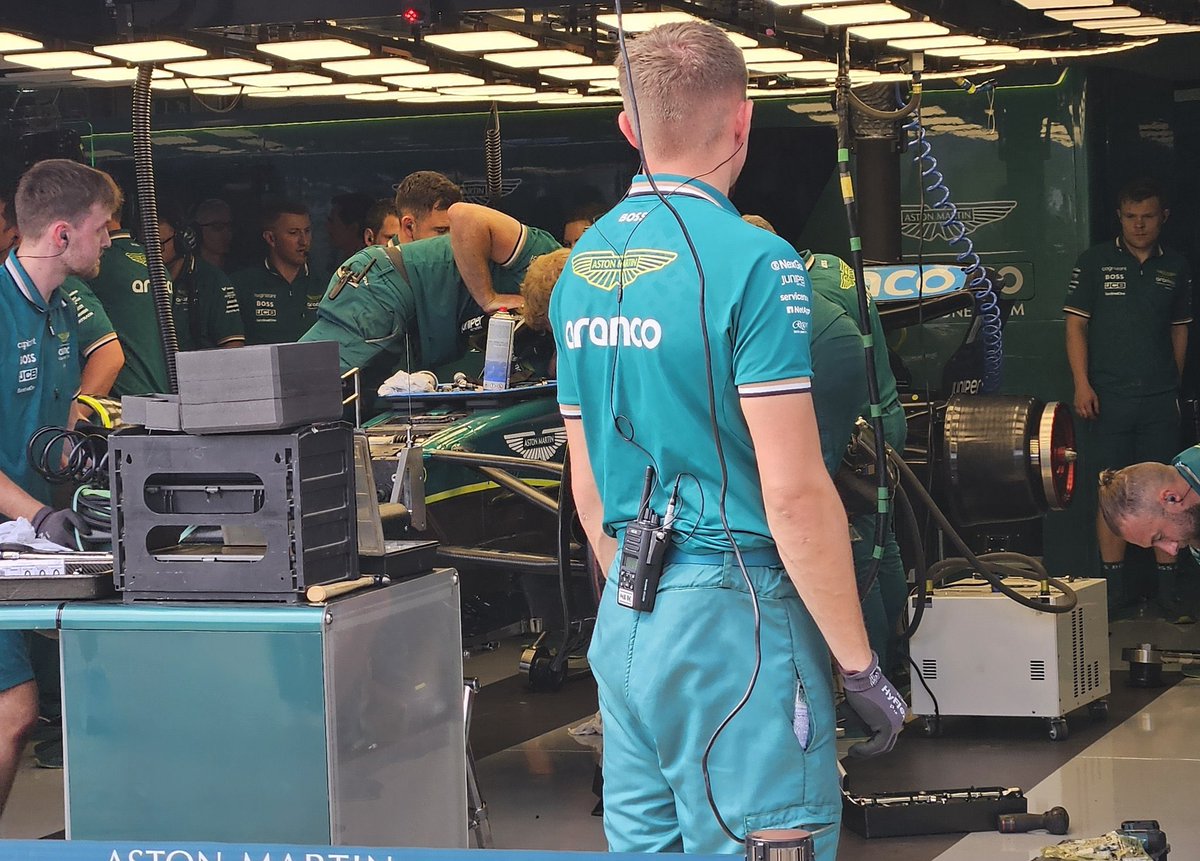 What an amazing job the mechanics did to fix Alonso's car for qualifying after the crash, much hard work they did to make it in time for qualifying. These people don't get enough praise!