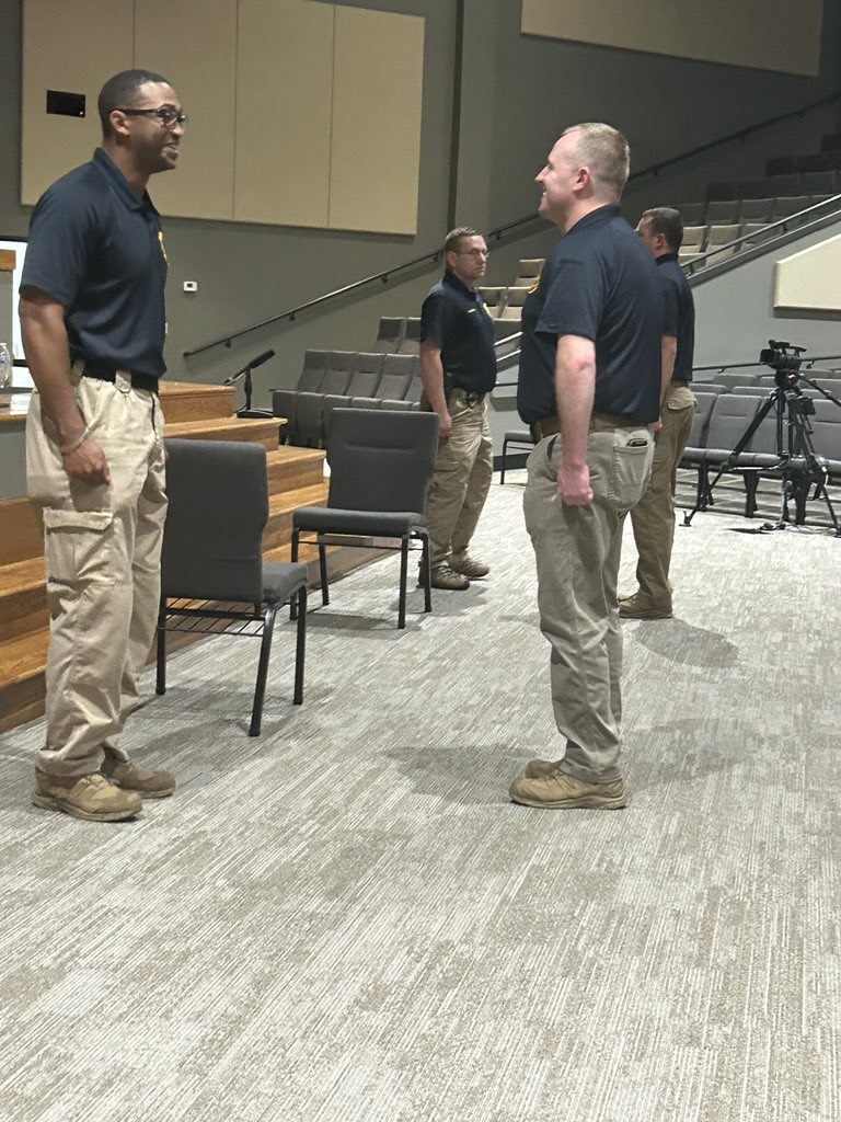BGKYPolice's tweet photo. You have likely seen the BGPD Honor Guard at special events and ceremonies throughout the community and region. The unit held training exercises at @livinghopebg yesterday.  They practiced everything from basic marching to ceremonial honors for fallen, and retired officers. https://t.co/FdKYtOwjGw