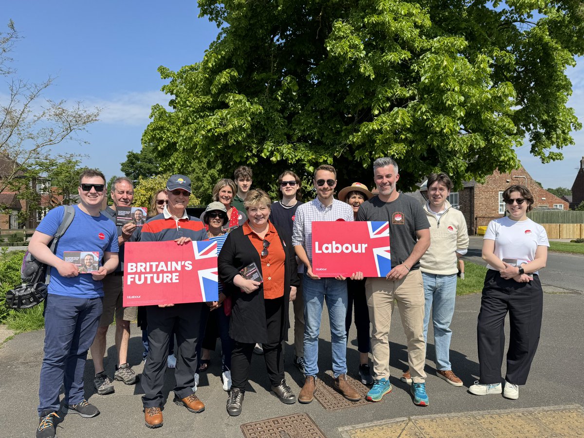 Sunny session out on the doors in Poppleton with @EmilyThornberry today! Lots of conversations with voters on social care. Lifelong Conservative voters couldn’t have been clearer about the need to kick them out at the next election. The longer the Tories are in power, the