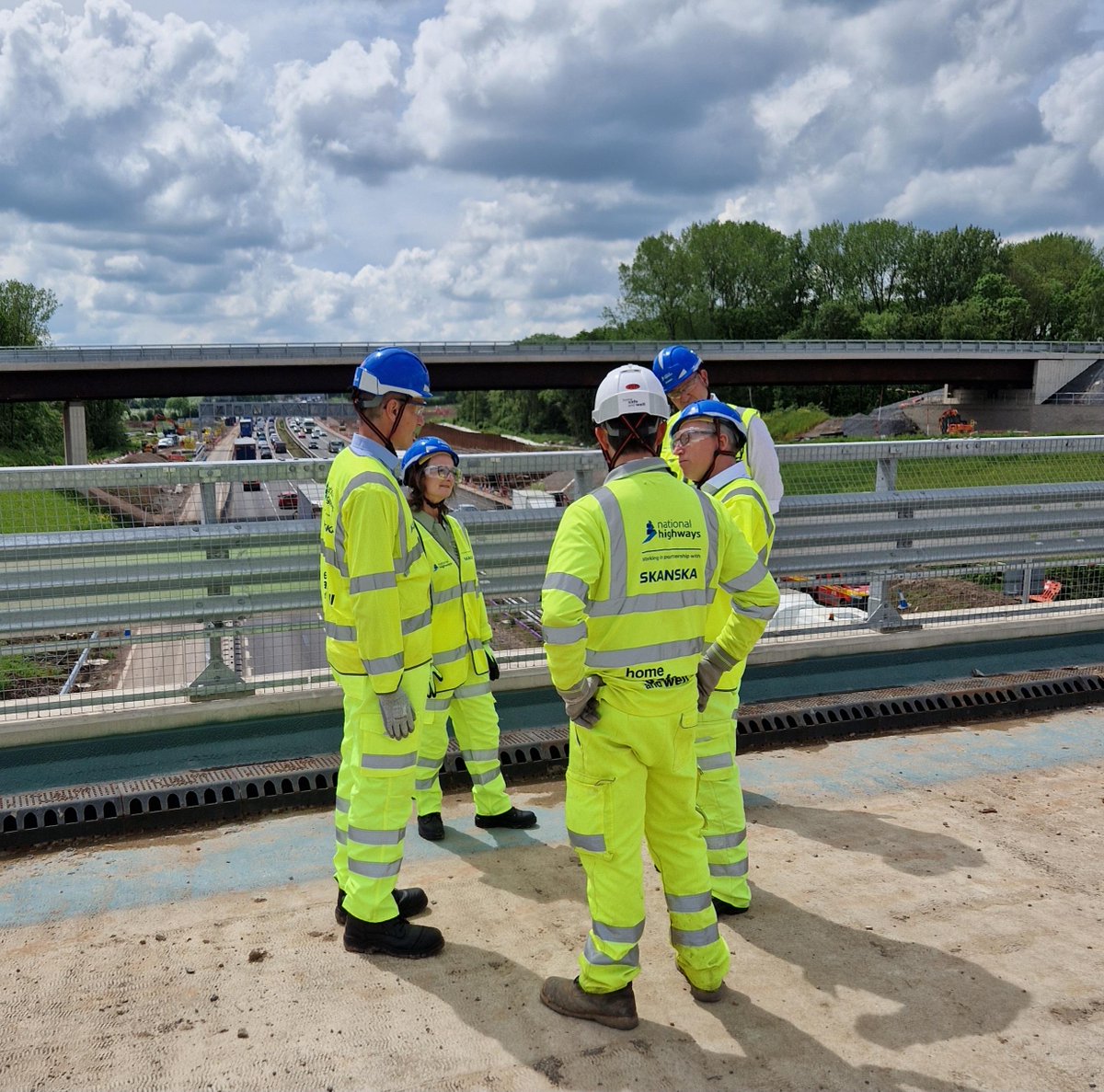 It's that time of the week for hard hat/high viz pictures.

This time at the M42 junction 6 improvements with the @MottMacDonald @SkanskaUKplc teams.

Great to see the close working relationships between different organisations delivering results on such a complex project.