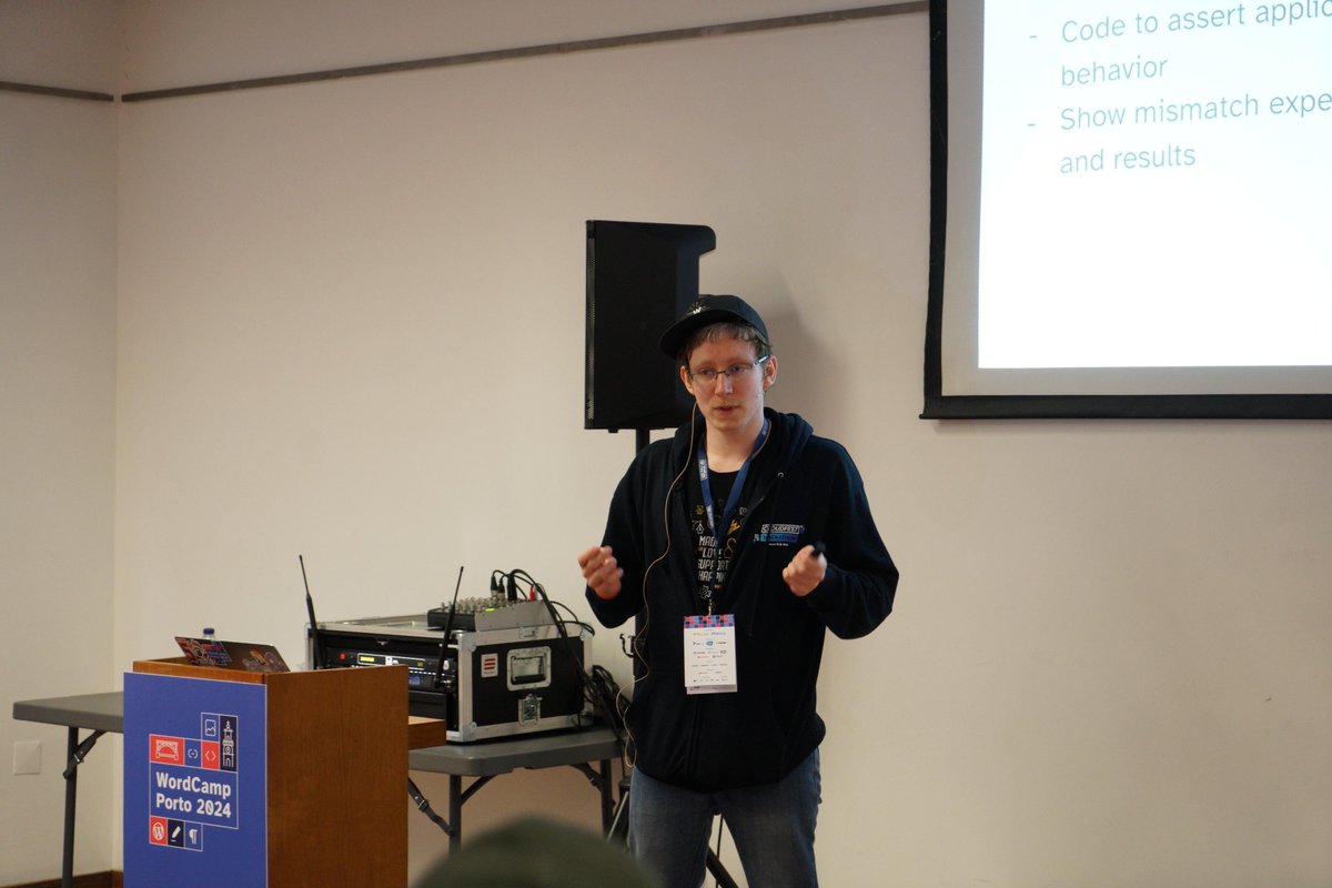 WordCampPT's tweet image. Agora na Track 2: @wp_launchpad apresenta "Testing the WordPress Waters: A quick dive into plugin integration testing". #WCPorto
Live: youtu.be/1Amnd3kk1m0