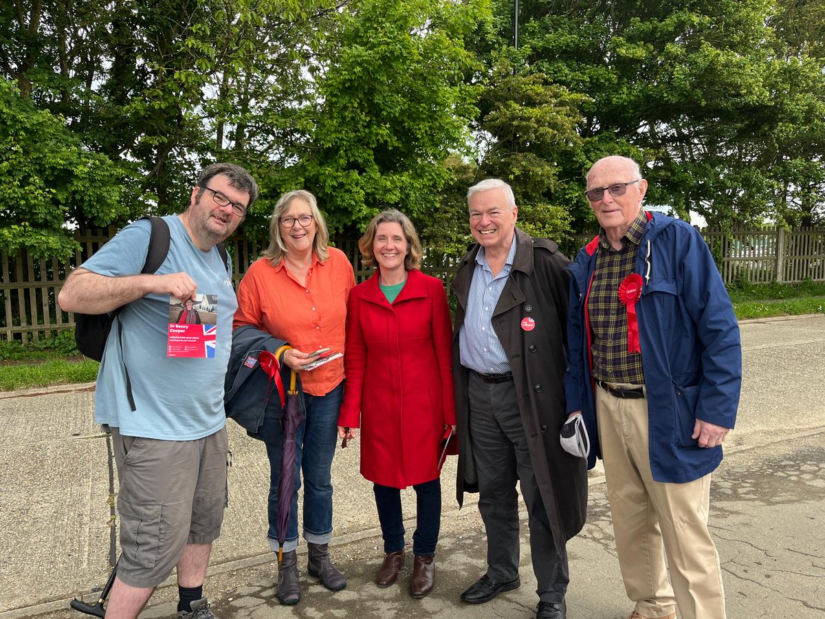 Happy morning doorknocking with #WorthingWest #TeamLabour 😊

Potholes, soundproof fencing (lack of!) and frustration that GE still not called all raised by the lovely residents of East Preston ❤️

#lovewhereyoulive #VoteLabour🌹