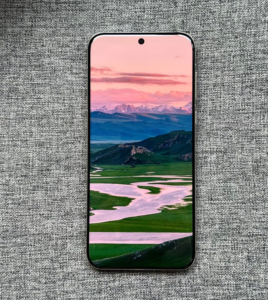 TechoMax's tweet image. OnePlus 13 has upgraded camera, IP68, improved heat dissipation quality! The periscope has also been upgraded.
The screen also have an upgraded brightness 🔆 [BOE].
#OnePlus13 #oneplus