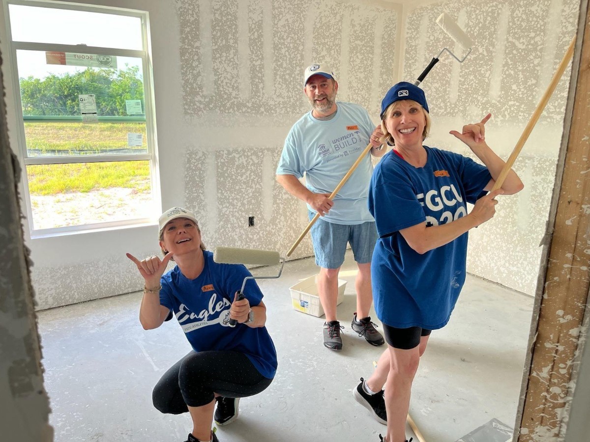 Service is one of the core values that makes FGCU, FGCU! In honor of Mother's Day, members of the Eagle family alongside President Timur, came together to put the finishing touches on an affordable home for a local mother. 💚💙 #fgcu #service #community #habitatforhumanity
