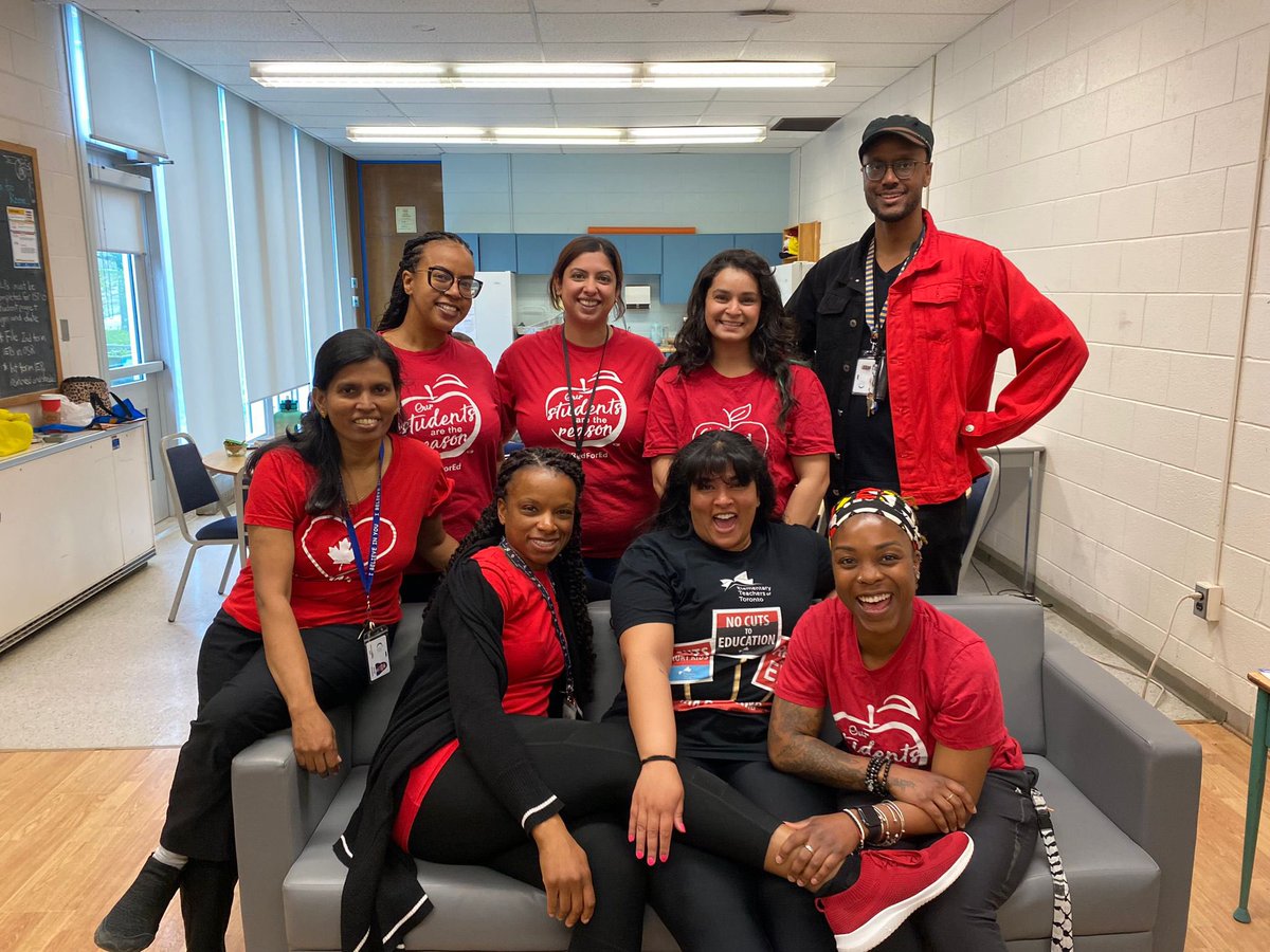 Teachers at Willow Park wearing #ETTRedforEd and showing solidarity in the fight for better learning conditions & learning conditions!