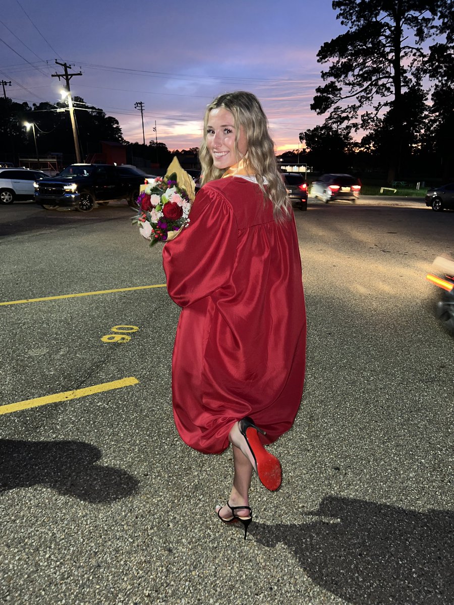 Officially a GRADUATE 👩🏻‍🎓❤️🤍