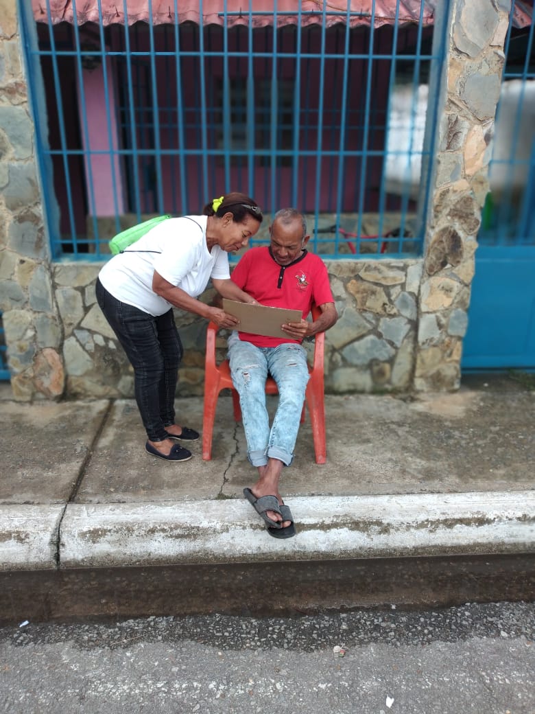 Visitas casa por casa llevando el mensaje de unión y esperanza en el sector Sabana del Zorro de la parroquia Boquerón con el Sec. @robethcarrion31 ¡En unidad y equipo lograremos la Victoria con Edmundo González Presidente!