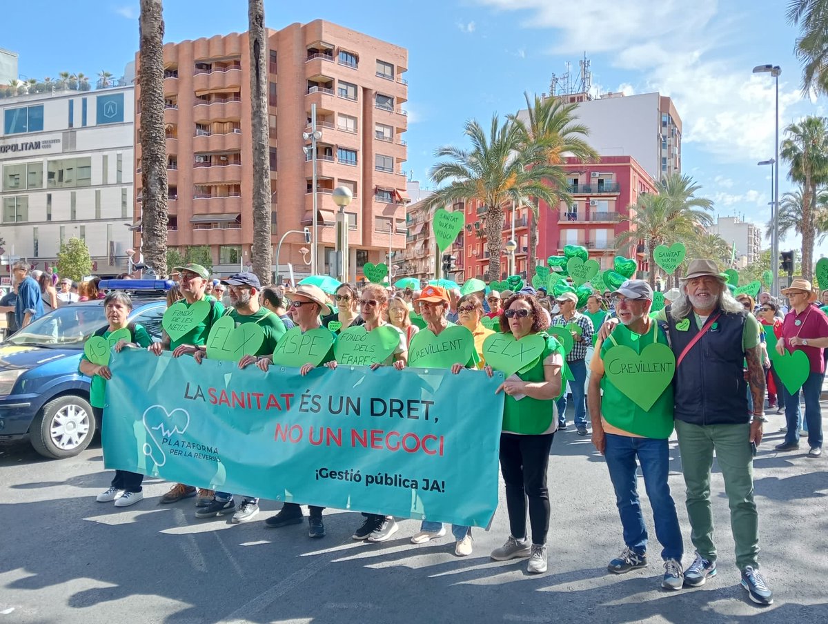 DanielGeffner's tweet photo. Felicitaciones a la plataforma x la reversión del departamento de salud de ElxCrevillent @salutinonegoci por éxito de la manifestación de hoy en defensa de la sanidad 100x100 publica
Éxito también en cadena humana que rodeo el hospital
#ReversionYa https://t.co/eyVm91YJV1