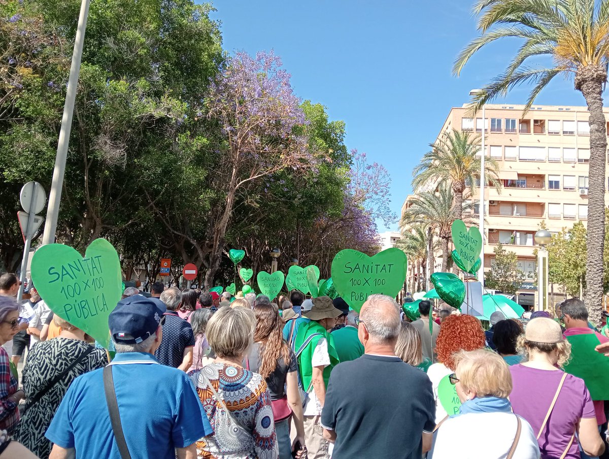 DanielGeffner's tweet photo. Felicitaciones a la plataforma x la reversión del departamento de salud de ElxCrevillent @salutinonegoci por éxito de la manifestación de hoy en defensa de la sanidad 100x100 publica
Éxito también en cadena humana que rodeo el hospital
#ReversionYa https://t.co/eyVm91YJV1