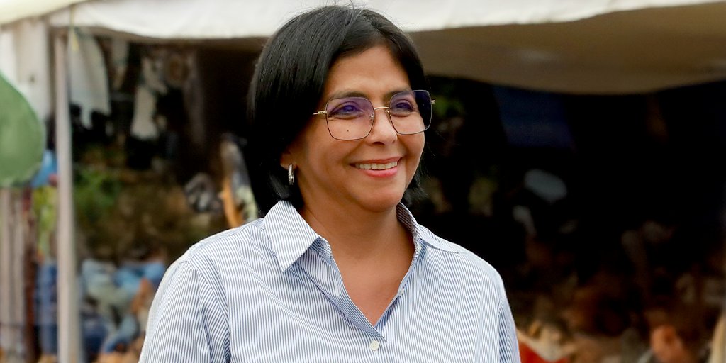 Hoy está de cumpleaños nuestra Vicepresidenta @delcyrodriguezv, una revolucionaria ejemplar que nos sorprende cada día con su talento, capacidad política, espíritu combativo y amor por la Patria. ¡Dios te bendiga, valiente guerrera!