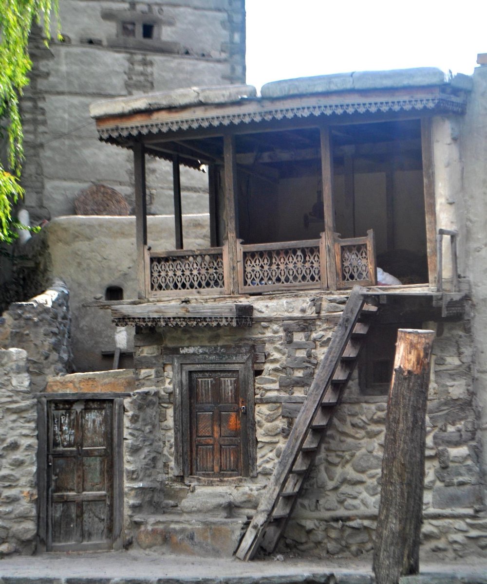 A 1000-year old house in Ganish Village, Hunza, Gilgit Baltistan 🇵🇰
#BeautifulPakistan