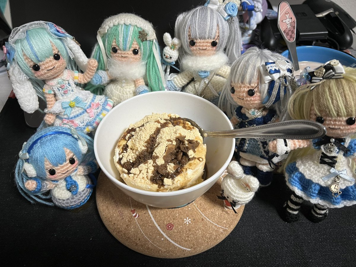 今日のお夜つ
スーパーカップバニラにきな粉と黒蜜をかけたヤツ
ちょっとしたアレンジも良いものですぜ
 #ふわ村