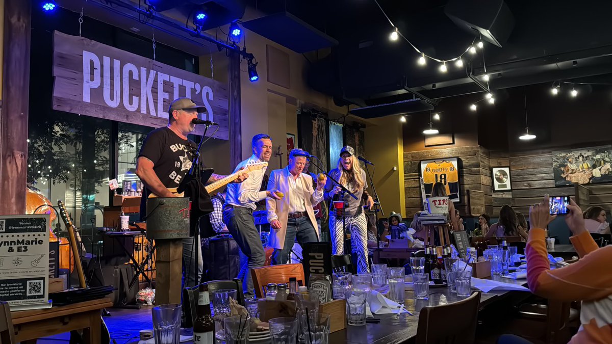 A trip to Nashville wouldn’t be complete unless you found your way on stage to sing “My Brown Eyed Girl”, right? Thanks to @aburnett_PharmD for joining me! Cheers to the incredible LynnMarie and E3 Americana band
