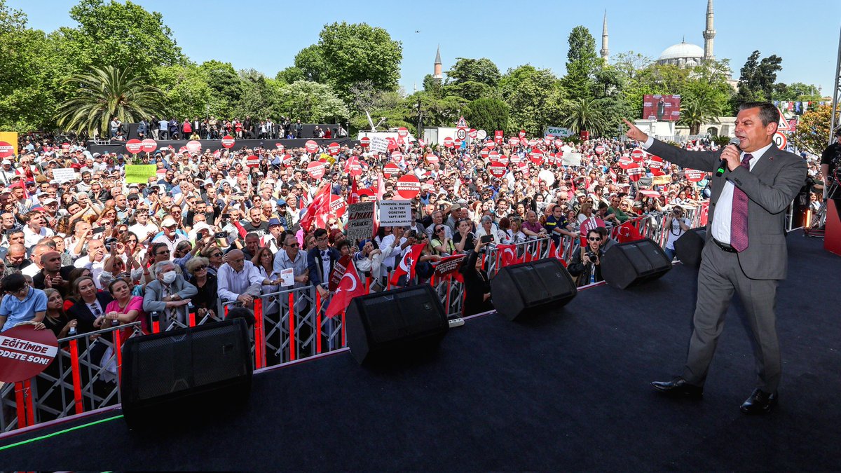 #AtanmayanÖğretmenler ve #MükakatMağduru binlerce yurttaşımız ile birlikte İstanbul Saraçhane’de; çağdaşlık ve bilimsellikten uzak, gerici müfredata karşı ses yükselttik. Hakkı verilmeyen, yok sayılan, mağdur edilen ve susturulmaya çalışılan her ferdimiz için haksızlığa dur