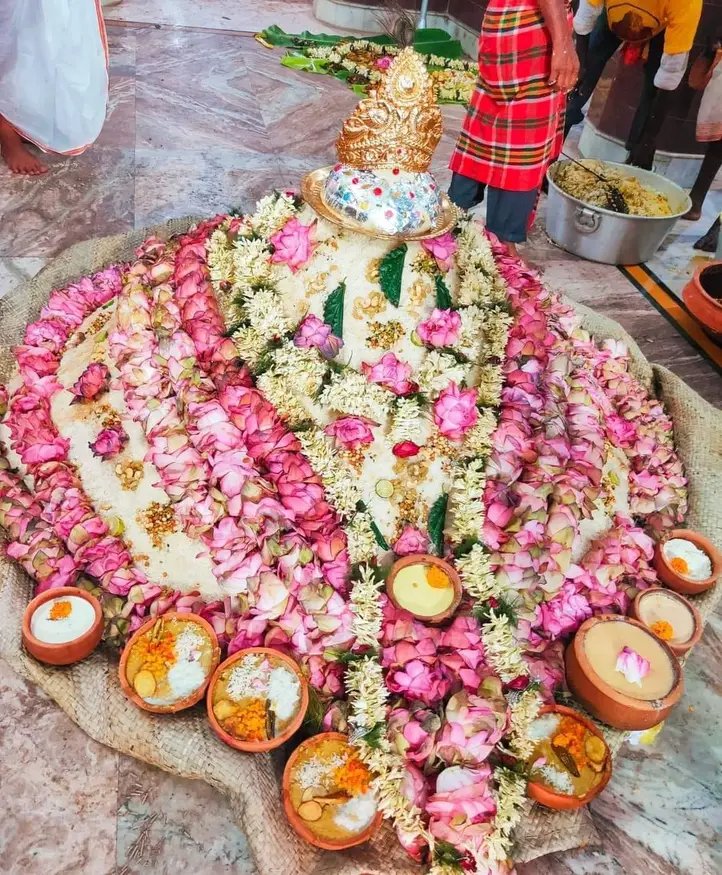 She's the Singhabahini (Simhavahini) of Howrah. Her Mahapuja and Annakoot happens on Sita Navami. Special Homa Yajna, Chandi Path is done. Fish is offered in Her nityabhog. Pashubali happens on Navami. Sindoor khela is a part of Her Puja. Images from this year's Sita Navami Puja.