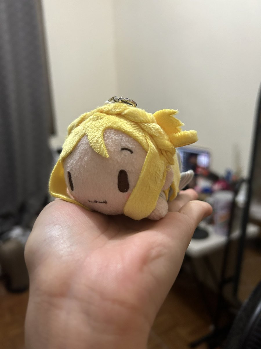 Idk what to post while checking my students’ papers so have a tiny mari neso contemplating its life lol