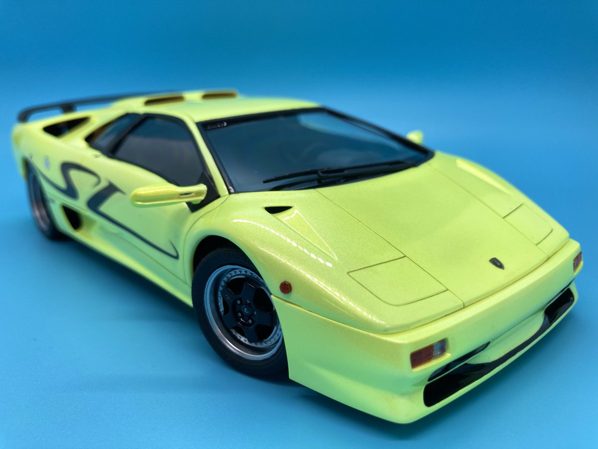 extencho's tweet image. ランボルギーニディアブロSV、完成しました！！
加工はリアガーニッシュくり抜いて金属メッシュ貼ったぐらいですが、車高はあちこち削りまくって調整しました。ボディカラーはガイア限定色の蛍光イエローパール。とにかく派手な色に塗りたかったので。
（続く）
 #フジミ
 #ディアブロSV
 #2mgandini