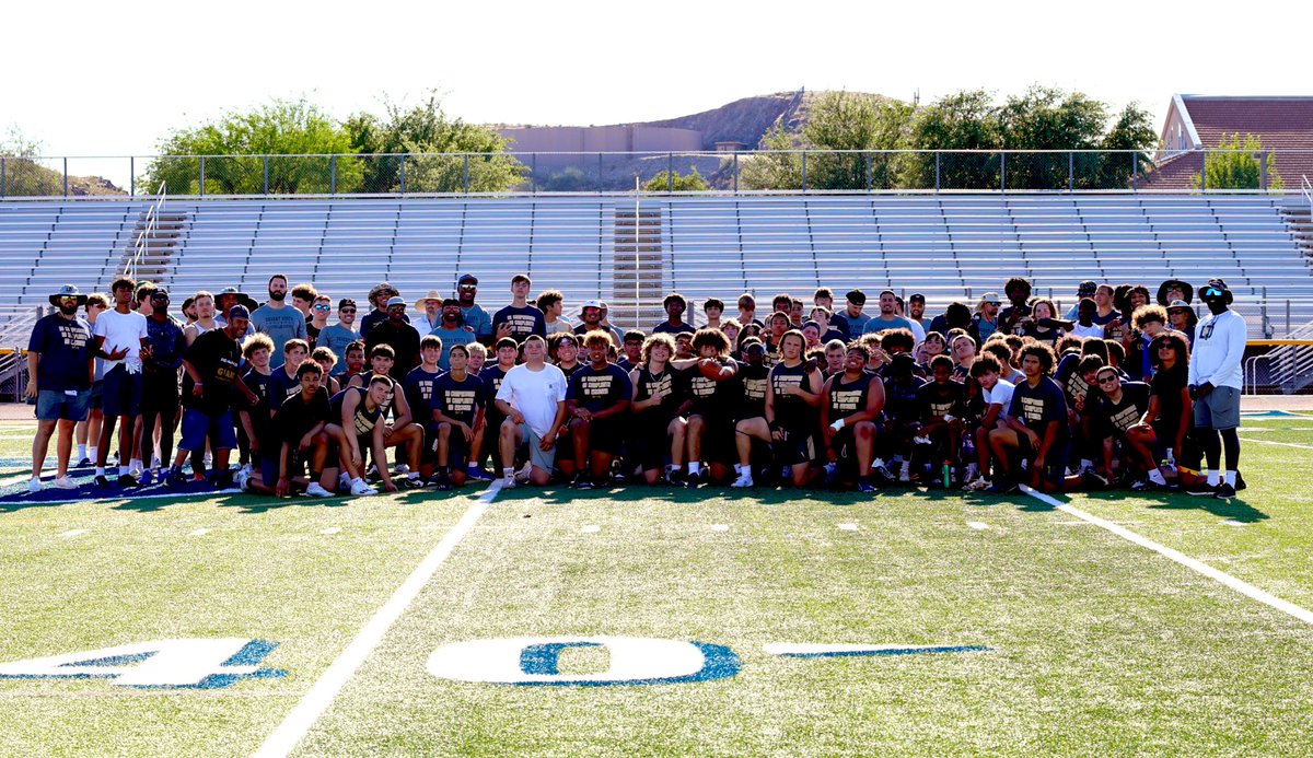 🌟 Kicked off a new tradition w/ the first-ever Navy & Gold DV Alumni Showcase! 🎉 Celebrating 25 years of alumni (1998-2023) & a revival of our Thunder culture. Huge shoutout to @Coach_Mac70 for reigniting the DV spirit!✨ #DVAlumniShowcase #DesertStorm @DVThunderFB @ZachAlvira