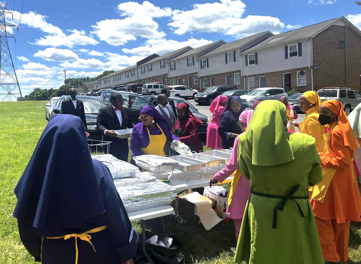 Last Saturday, in commemoration of the 91st Birth Anniversary of The Honorable Minister @LouisFarrakhan (May 11), Nation of Islam Mosques and Study Groups participated in a Day of Service, which included outreach in the community and providing meals to those in need, in the same