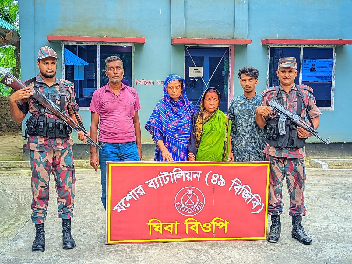 অবৈধভাবে ভারতে প্রবেশের সময় মায়ানমার নাগরিকসহ আটক-৪