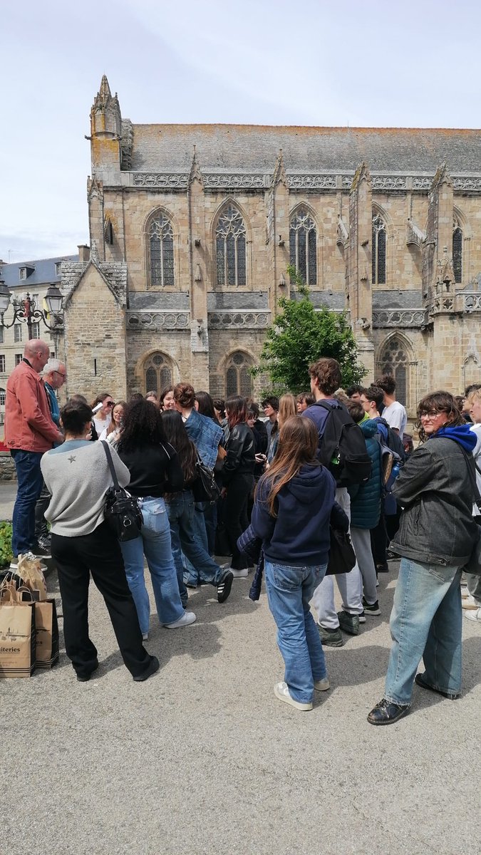 Samedi à Tréguier. Cathédrale et rallye pour les premières HGGSP du @LyceeJulesFerry et leurs correspondants bretons.