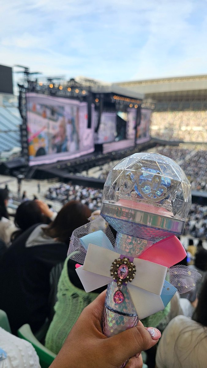 petalwonu's tweet photo. guess who flew to japan to see jeonghan and witness ot13 🥹🥹🥹

literally the things i do for seventeen ,, i still cant believe i did this HAHA https://t.co/habp100H6c