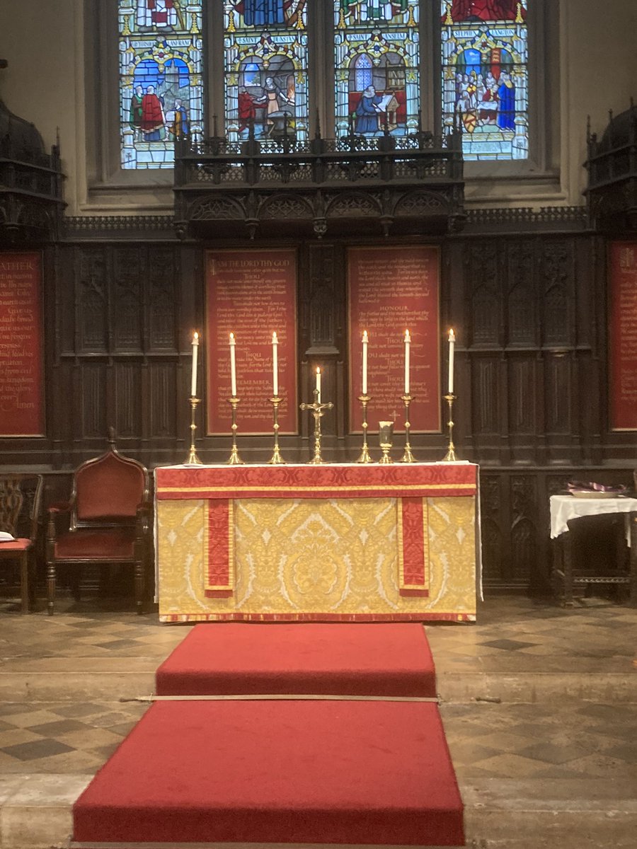 Today @Saint_Dunstan licensing of Anthony Howe. Sermon on the 400th anniversary of John Donne becoming Rector by his successor @StPaulsLondon, @tremlett_andrew Donne gave the chalice in memory of his immediate predecessor Rector, Thomas White: his memorial is in the sanctuary.